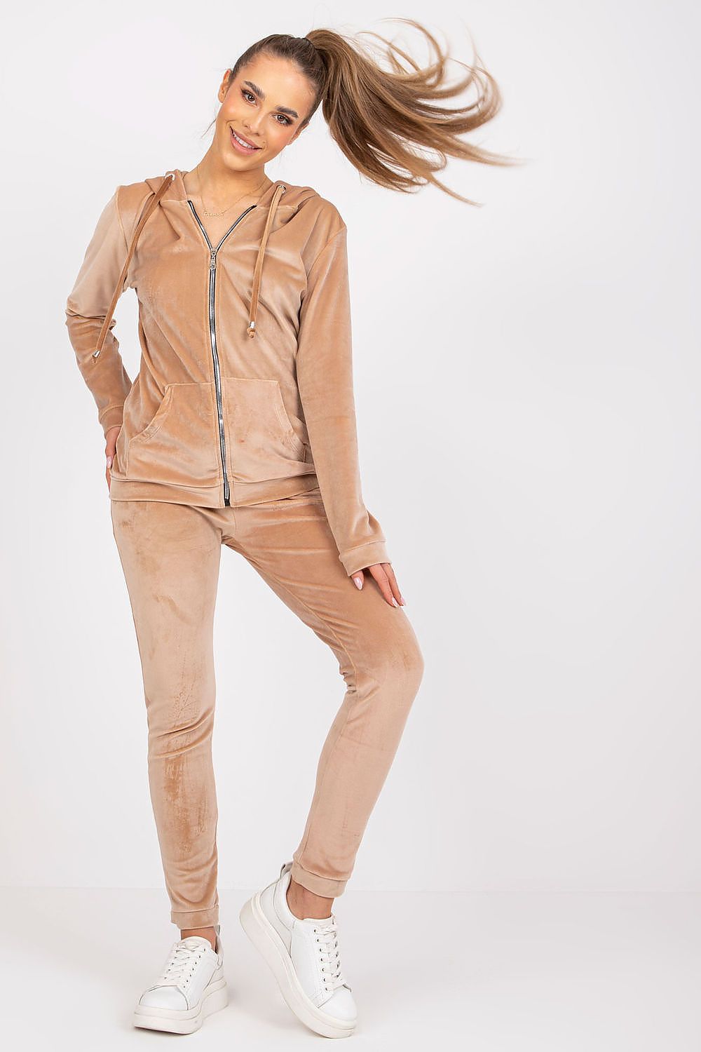 Damen Velour Anzug mit Kapuze Set von Relevance beige 2