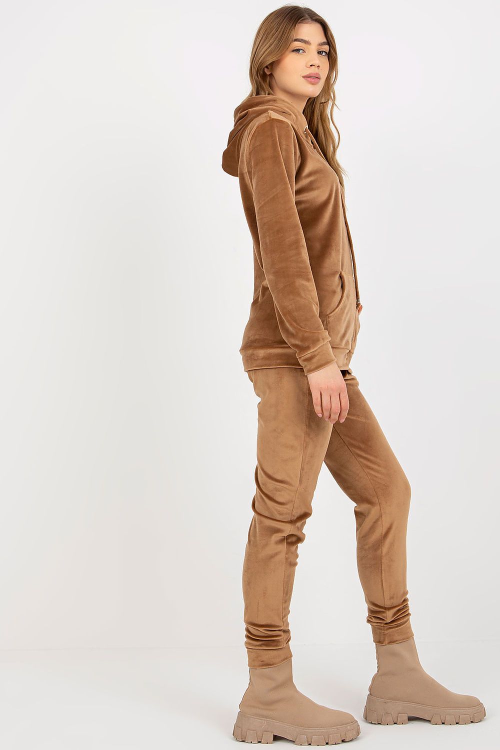 Damen Velour Anzug mit Kapuze Set von Relevance braun Seitenansicht