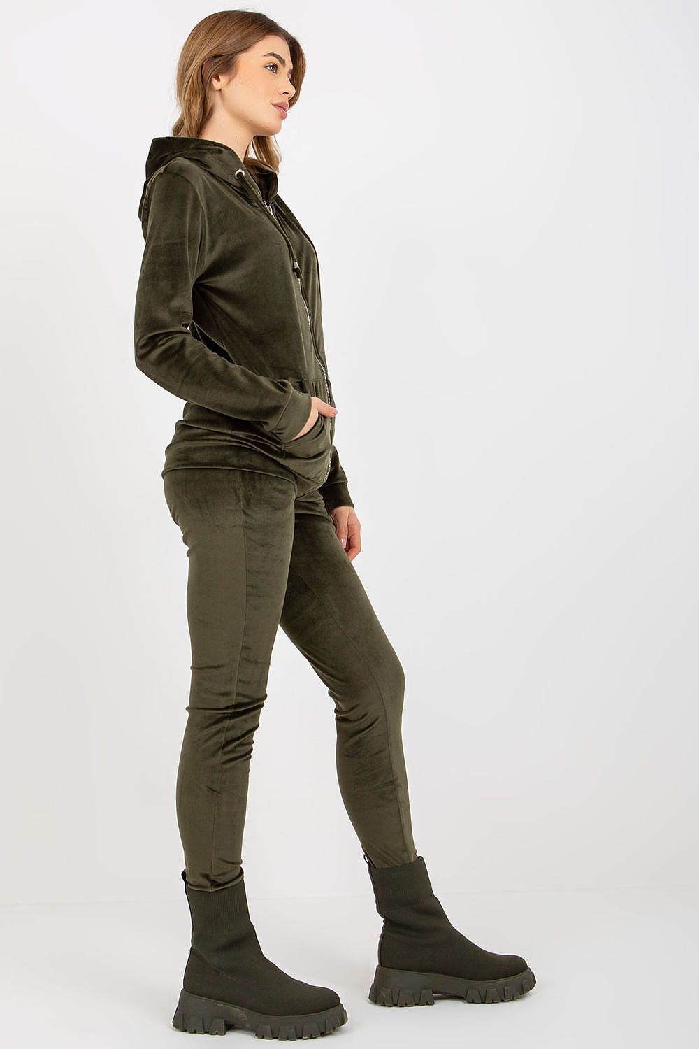 Damen Velour Anzug mit Kapuze Set von Relevance grün 2 Seitenansicht