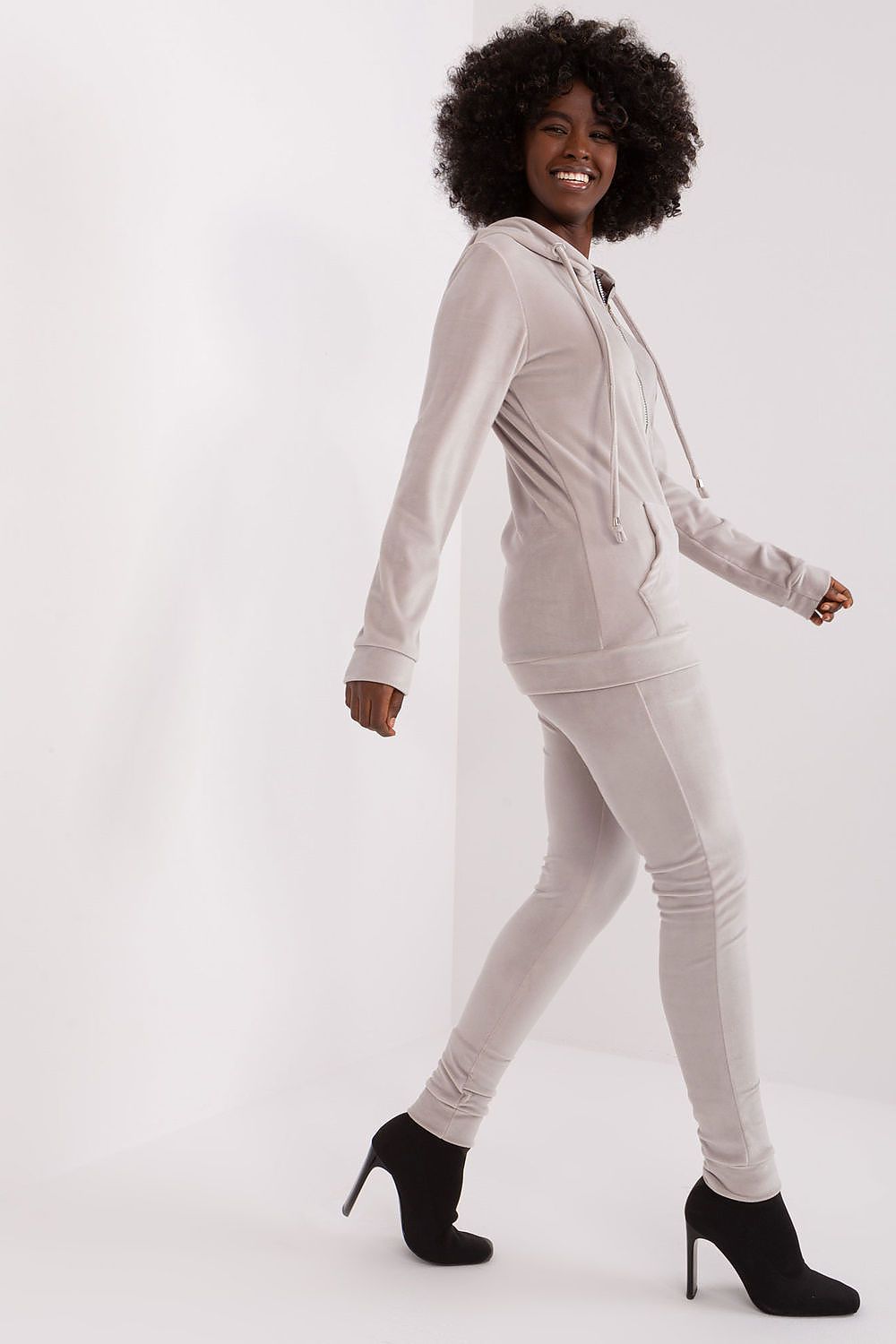 Damen Velour Anzug mit Kapuze Set von Relevance grau Seitenansicht
