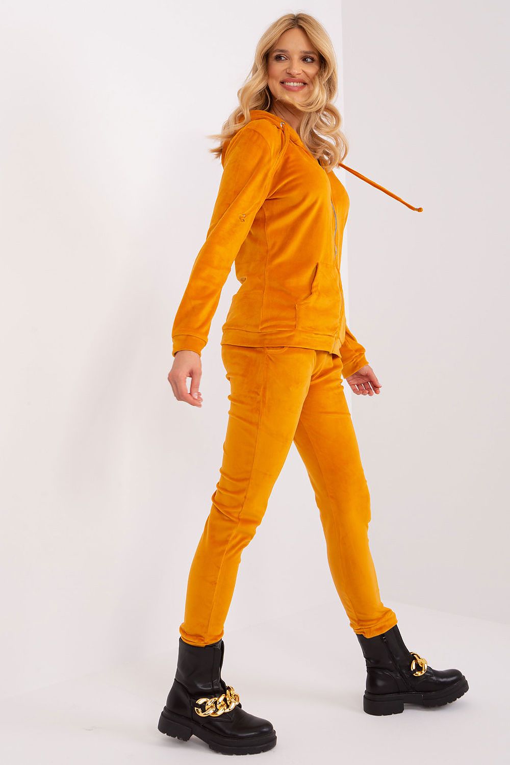 Damen Velour Anzug mit Kapuze Set von Relevance orange Seitenansicht