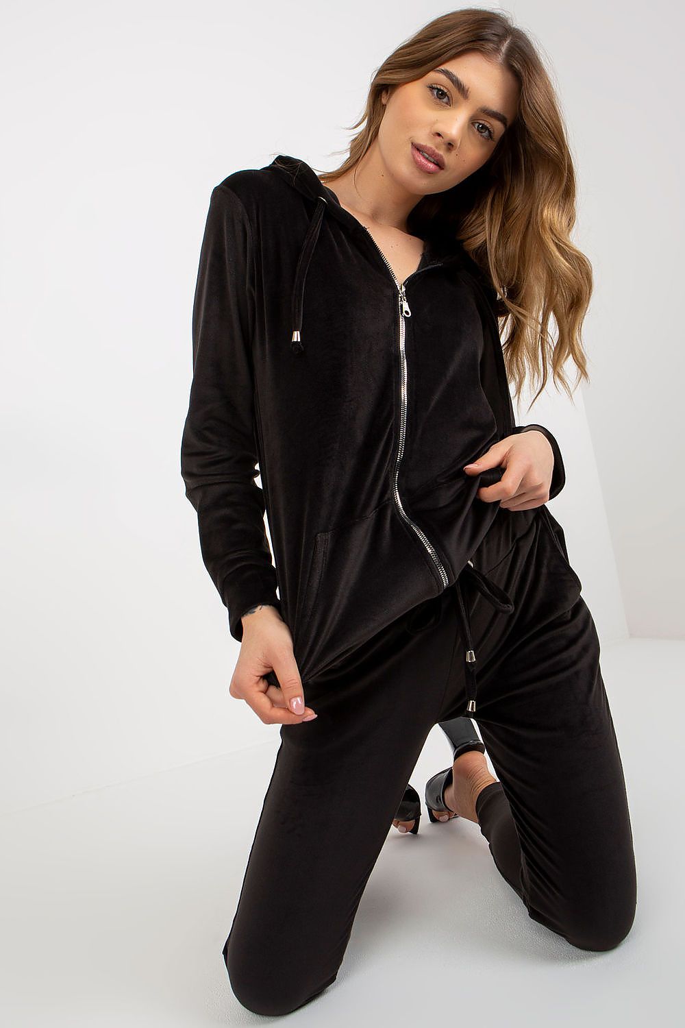 Damen Velour Anzug mit Kapuze Set von Relevance schwarz 2 Vorderseite