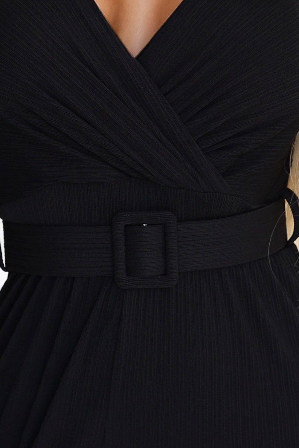 Damen Wide-Leg Jumpsuit, Wickelausschnitt & Taillengürten von Numoco schwarz Ausschnitt