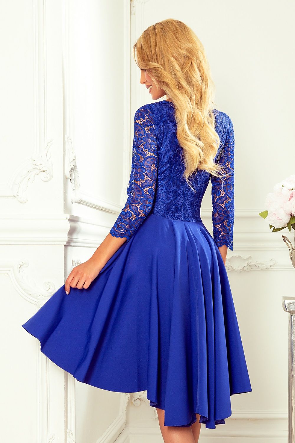 Damen asymetrisches Abendkleid mit Spitze von Numoco blau Rücken