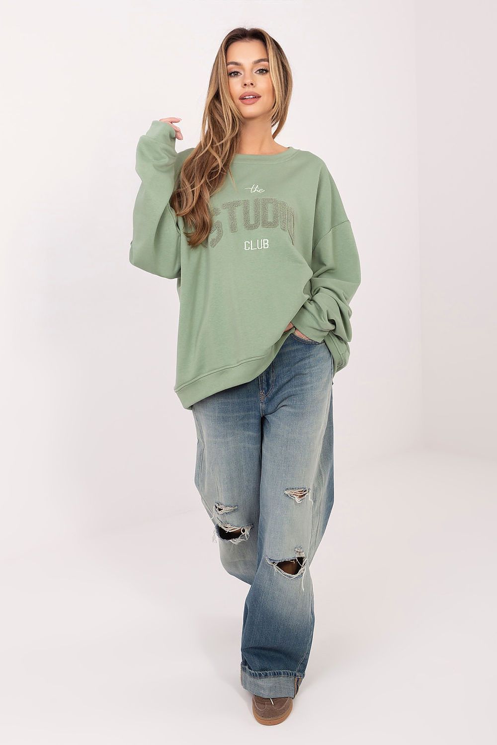 Damen lässiges Oversize Sweatershirt "Studio" von Relevance grün Vorderseite