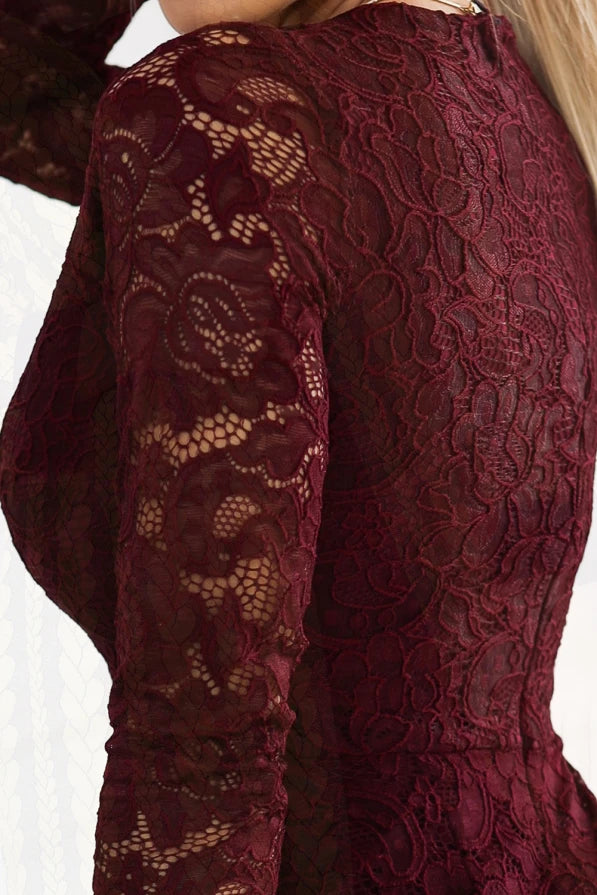 Damen langarm Abendkleid aus Spitze von Numoco weinrot 2 Detail