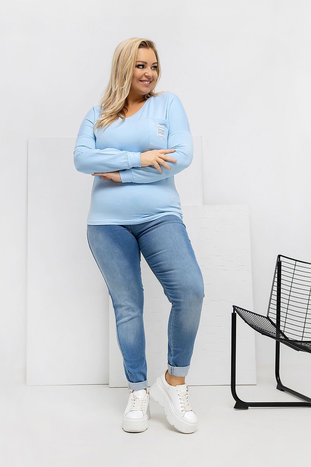Damen langarm Plus-Size Shirt mit V-Ausschnitt von Relevance blau Vorderansicht