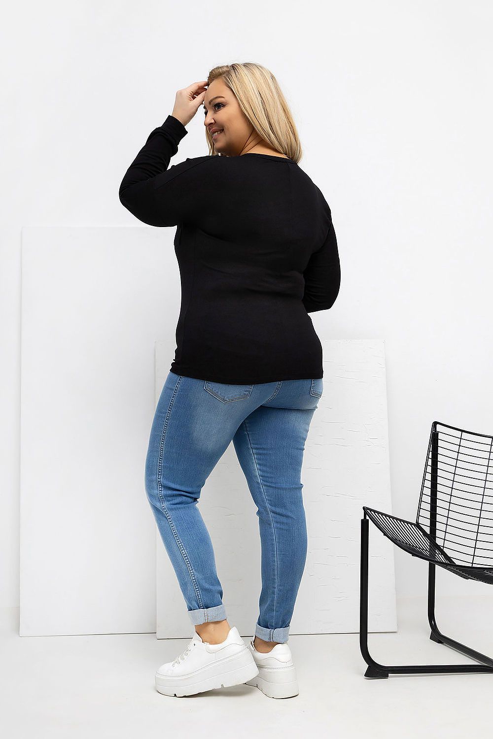 Damen langarm Plus-Size Shirt mit V-Ausschnitt von Relevance schwarz Rückseite