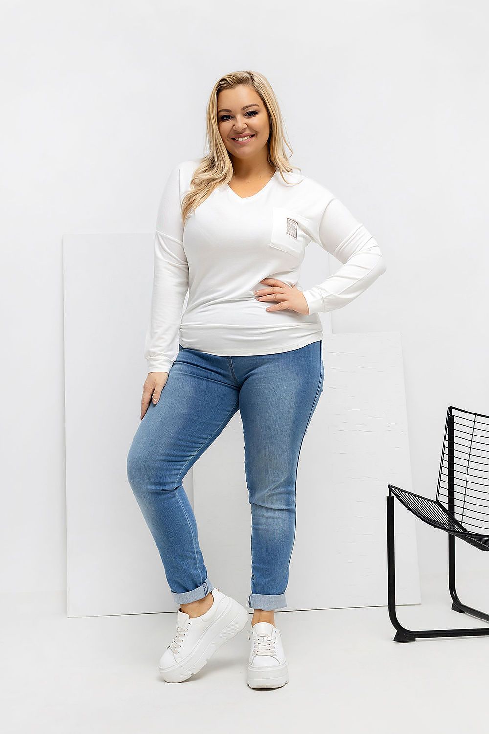 Damen langarm Plus-Size Shirt mit V-Ausschnitt von Relevance weiß Vorderseite