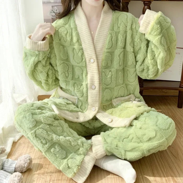 Luxury winter pajama loungewear made of plush, long sleeve and comfortable pants for women