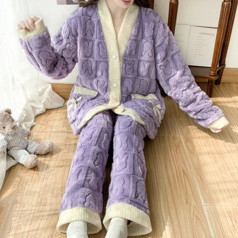 Luxury winter pajama loungewear made of plush, long sleeve and comfortable pants for women