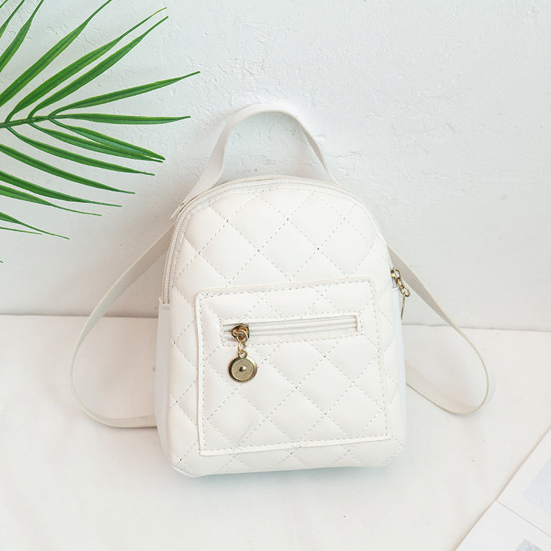 Mädchen niedlicher kleiner Rucksack