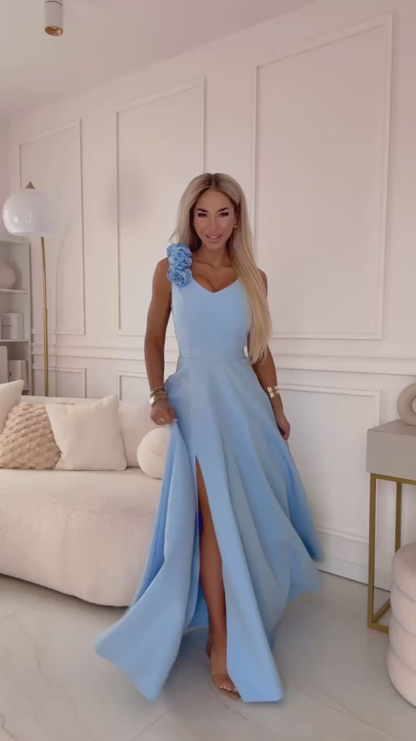 Damen Maxi-Kleid mit Schulterblume, V-Ausschnitt & Taillengürtel von Numoco hellblau Model