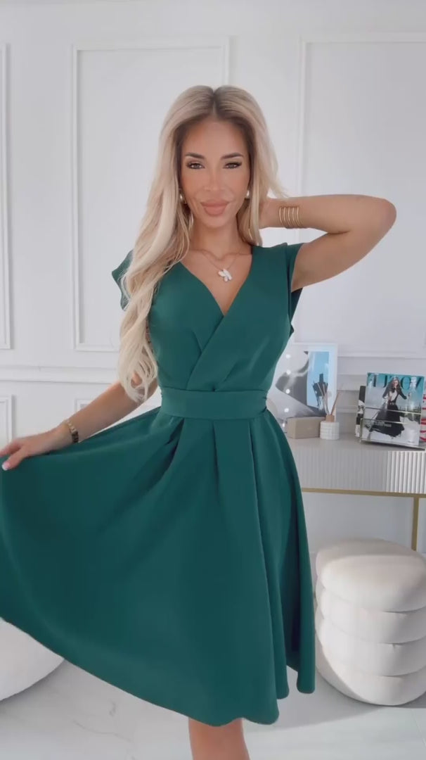 Damen Cocktailkleid mit Gürtel von Numoco grün Model
