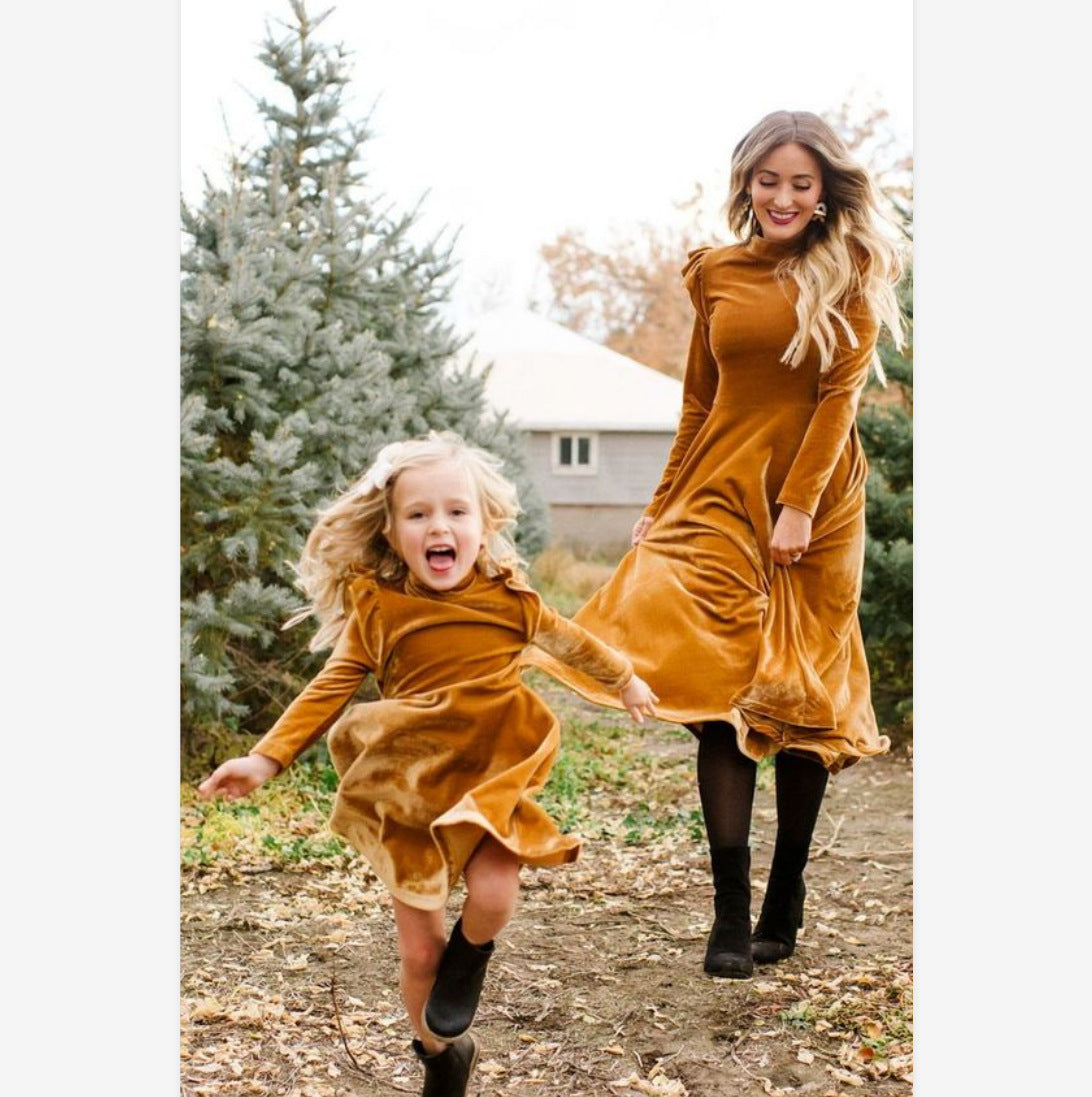 Partnerlook Samt Kleid Mama & Tochter
