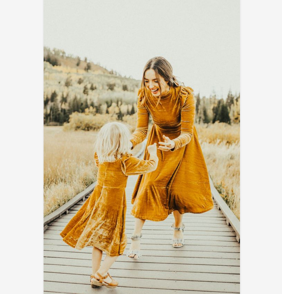 Partnerlook Samt Kleid Mama & Tochter